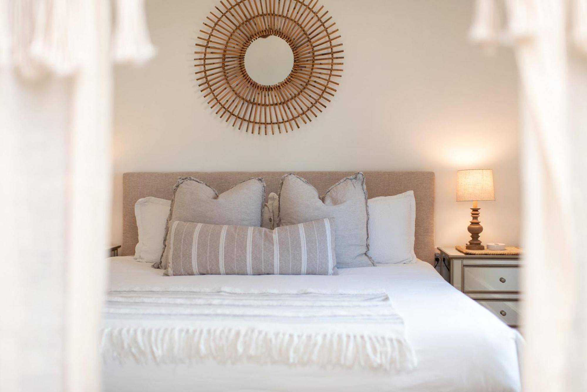 Le Petit Guesthouse -King Bed Walk To Whitworth Nine Mile Falls ภายนอก รูปภาพ